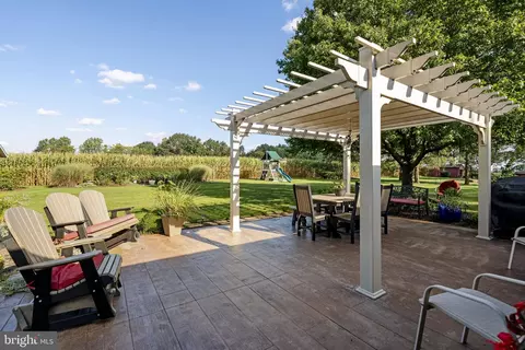 Exterior - 671 Snyder Hill Rd, Lititz, PA 17543 photo 6 of 11
