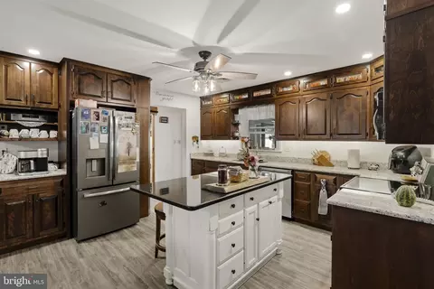 Kitchen - 671 Snyder Hill Rd, Lititz, PA 17543 photo 2 of 3