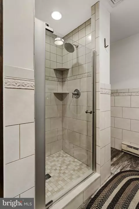 Bath - 671 Snyder Hill Rd, Lititz, PA 17543 photo 1 of 3