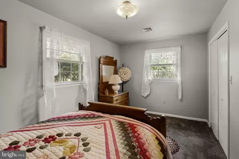 Bedroom - 671 Snyder Hill Rd, Lititz, PA 17543 photo 3 of 5