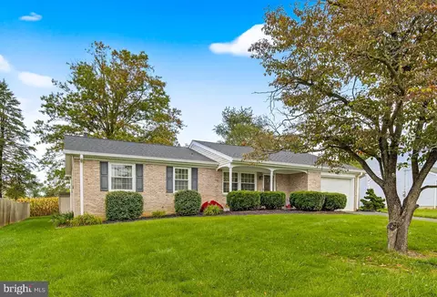918 W Fairway Dr, Lancaster, PA 17603