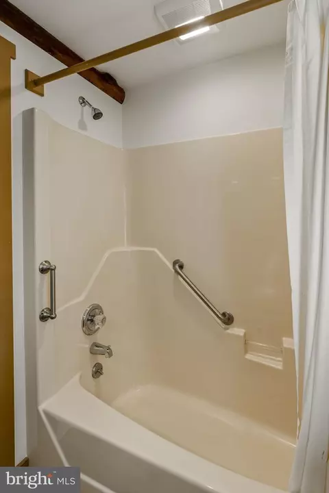 Bath - 2143 Bald Eagle Rd, Drumore, PA 17518 photo 2 of 4