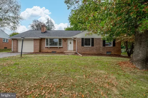 92 Glendale Dr, Lancaster, PA 17602