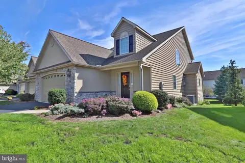 1318 Willow Creek Dr, Mount Joy, PA 17552