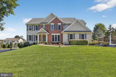 1313 Hyde Park Dr, Lancaster, PA 17601