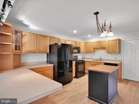 70 Pebble Creek Dr, Lititz, PA 17543 photo 3