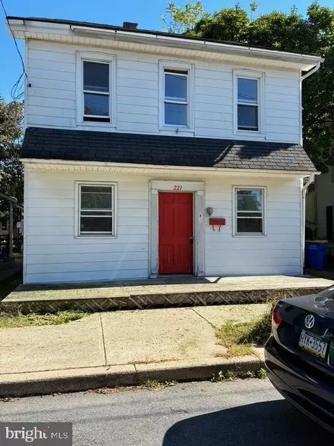 221 Duke St, Ephrata, PA 17522