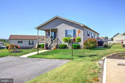 44 Emily Ln, New Holland, PA 17557