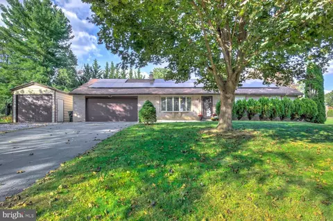 912 Perry Rd, Lititz, PA 17543