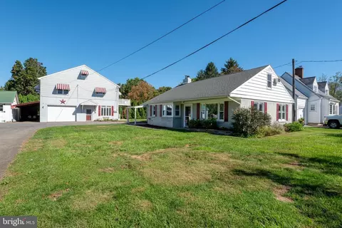 2315 Old Philadelphia Pike, Smoketown, PA 17576