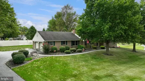 310 W Lexington Rd, Lititz, PA 17543