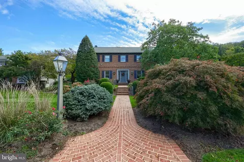 2600 Woodview Dr, Lancaster, PA 17601