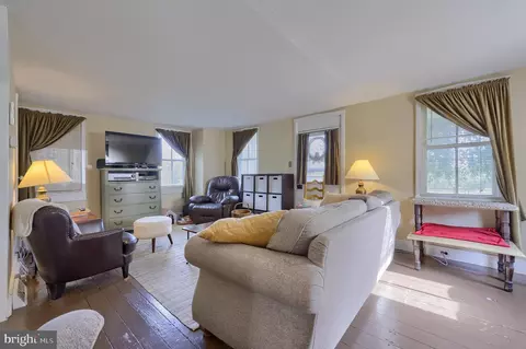 Living - 618 Owl Hill Rd, Lititz, PA 17543 photo 1 of 3