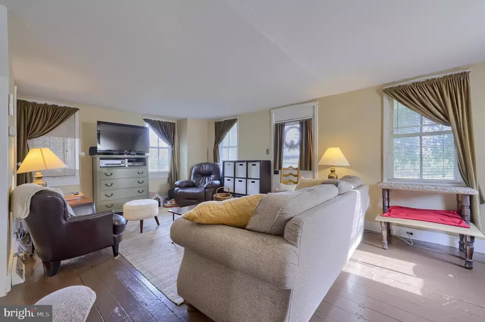 Living - 618 Owl Hill Rd, Lititz, PA 17543 photo 1 of 3