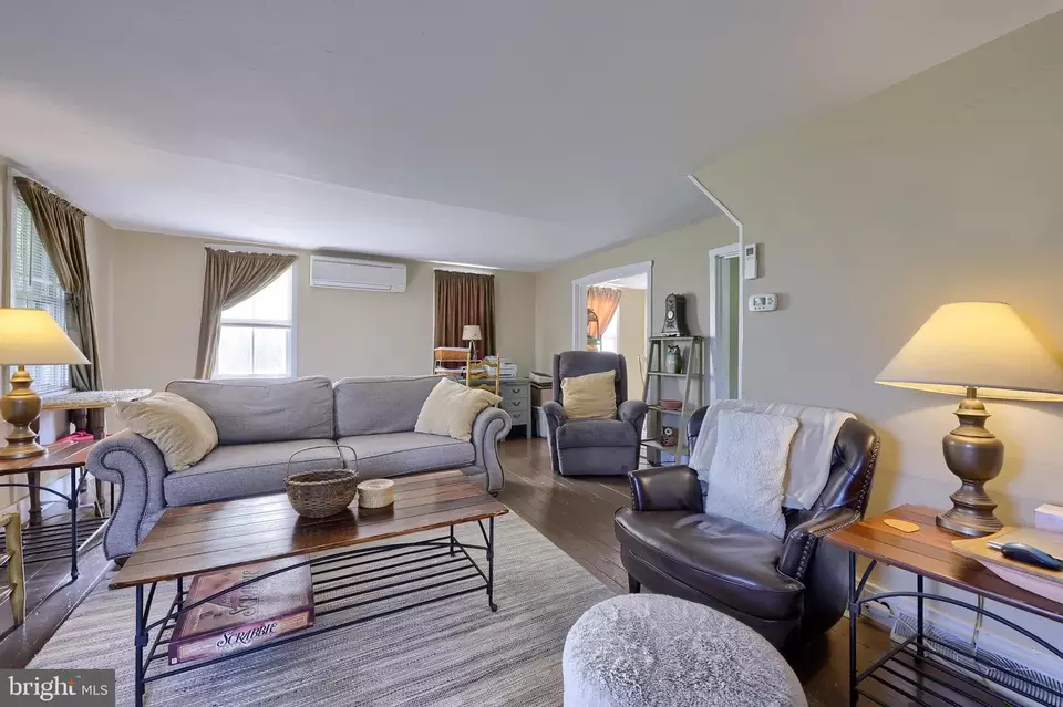 Living - 618 Owl Hill Rd, Lititz, PA 17543 photo 2 of 3
