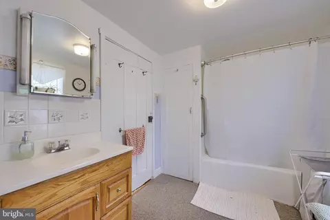 Bath - 618 Owl Hill Rd, Lititz, PA 17543 photo 1 of 1