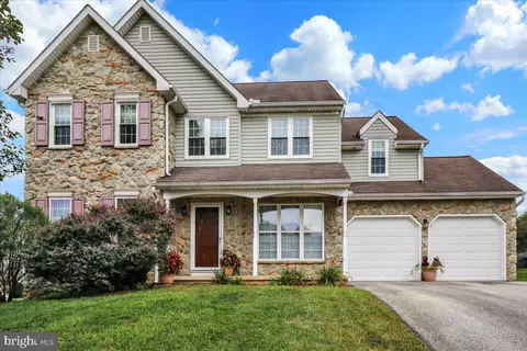 74 Apple Blossom Dr, Lancaster, PA 17602