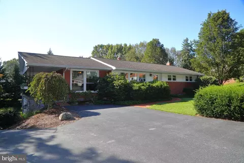 94 Barre Dr, Lancaster, PA 17601