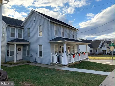 322 Main St, Akron, PA 17501