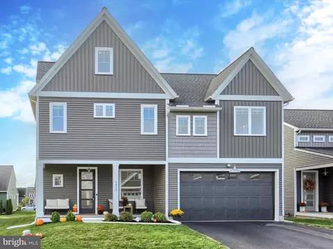 1410 Barrington Dr, Mount Joy, PA 17552