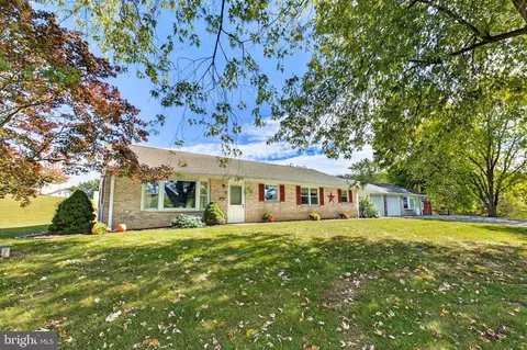 4130 Holly Dr, Columbia, PA 17512