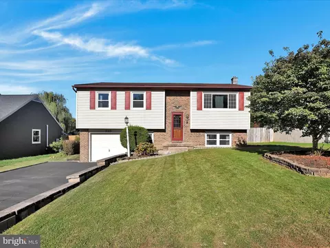 210 Marion Ter, Ephrata, PA 17522