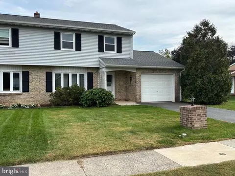 218 Fausnacht Dr, Denver, PA 17517
