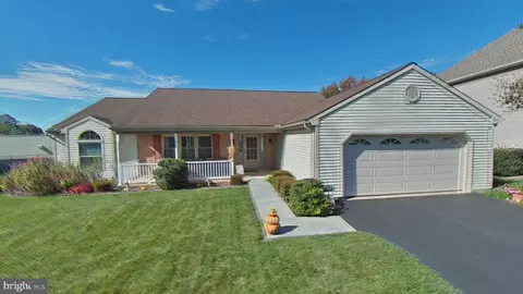 35 Duffield Dr, Lititz, PA 17543