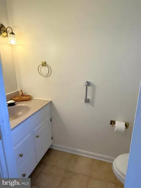 Bath - 5 Kurtz Dr, Lititz, PA 17543 photo 3 of 3