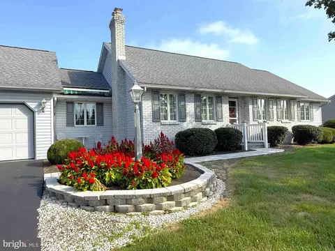 Exterior - 5 Kurtz Dr, Lititz, PA 17543 photo 2 of 8