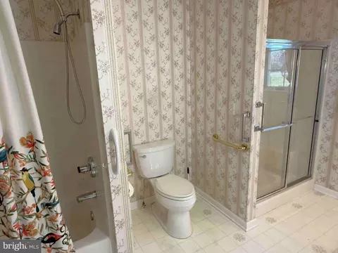 Bath - 5 Kurtz Dr, Lititz, PA 17543 photo 1 of 3