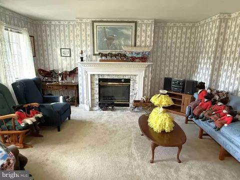 Living - 5 Kurtz Dr, Lititz, PA 17543 photo 1 of 1