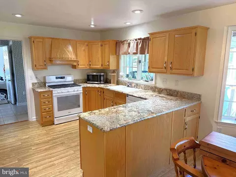 Kitchen - 5 Kurtz Dr, Lititz, PA 17543 photo 1 of 4