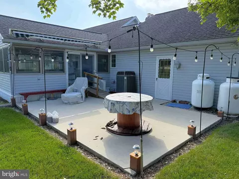Exterior - 5 Kurtz Dr, Lititz, PA 17543 photo 5 of 8