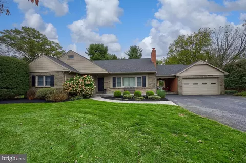 352 Ruth Ridge Dr, Lancaster, PA 17601