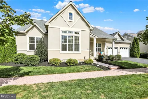 648 Dorset St, Lititz, PA 17543 photo 2