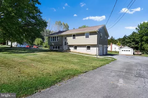34 Fairland Rd, Manheim, PA 17545