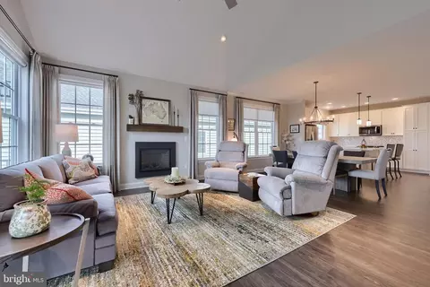 Living - 600 Allegiance Dr, Lititz, PA 17543 photo 2 of 3