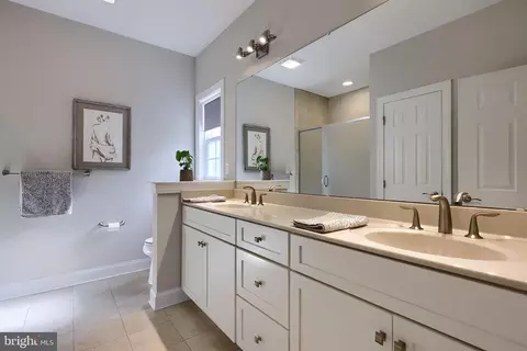 Bath - 600 Allegiance Dr, Lititz, PA 17543 photo 2 of 7