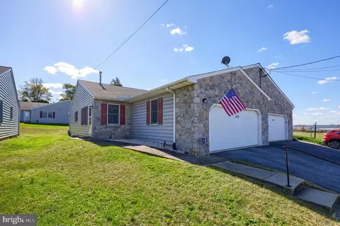 132 E Jackson St, New Holland, PA 17557