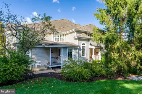 306 Country Place Dr, Lancaster, PA 17601
