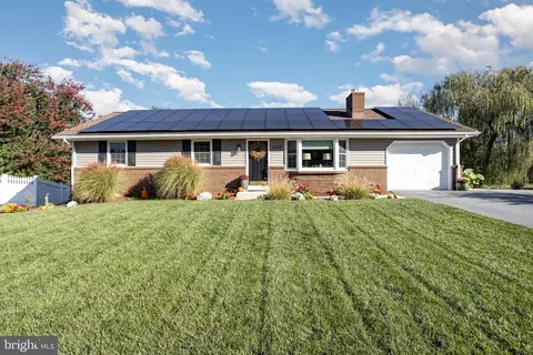 2439 Ellendale Dr, Lancaster, PA 17602