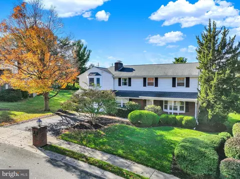 2236 Bob White Ln, Lancaster, PA 17601