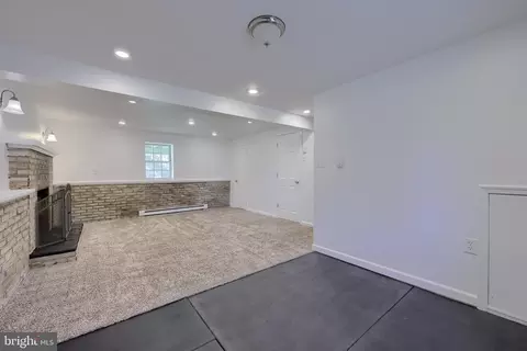 Living - 113 Winter Hill Rd, Lititz, PA 17543 photo 5 of 5