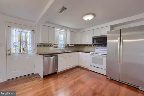 Entry Way - 113 Winter Hill Rd, Lititz, PA 17543 photo 3 of 4