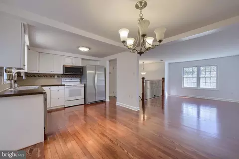 Living - 113 Winter Hill Rd, Lititz, PA 17543 photo 2 of 5
