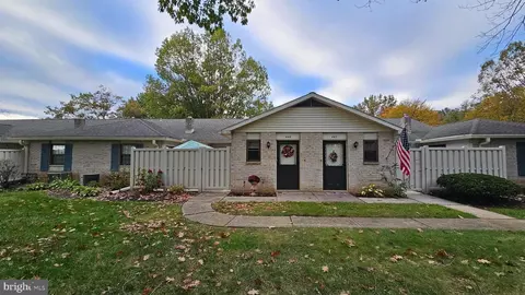 446 Valleybrook Dr, Lancaster, PA 17601