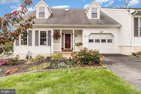12 Knollwood Rd, Millersville, PA 17551