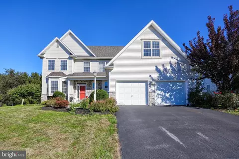 327 Squire Ln, Lititz, PA 17543