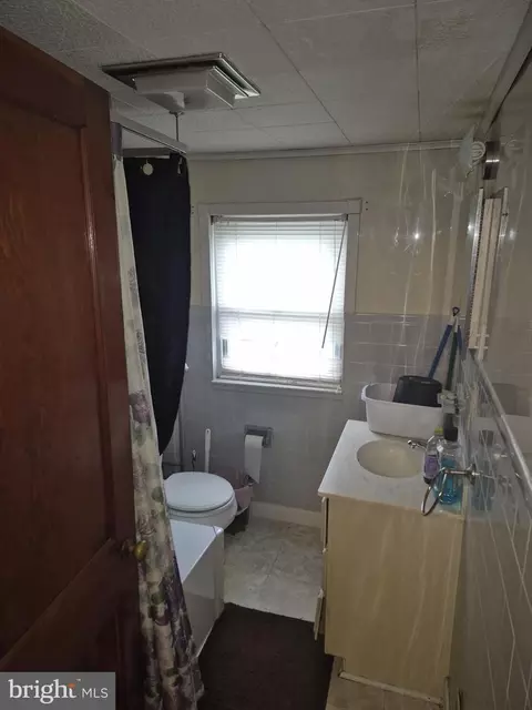 Bath - 75 Wise Ave, Lancaster, PA 17603 photo 1 of 3